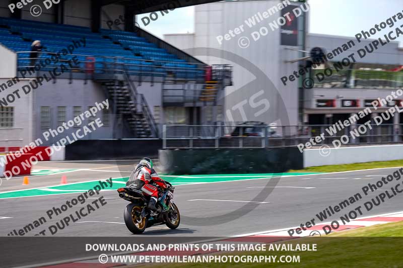 donington no limits trackday;donington park photographs;donington trackday photographs;no limits trackdays;peter wileman photography;trackday digital images;trackday photos